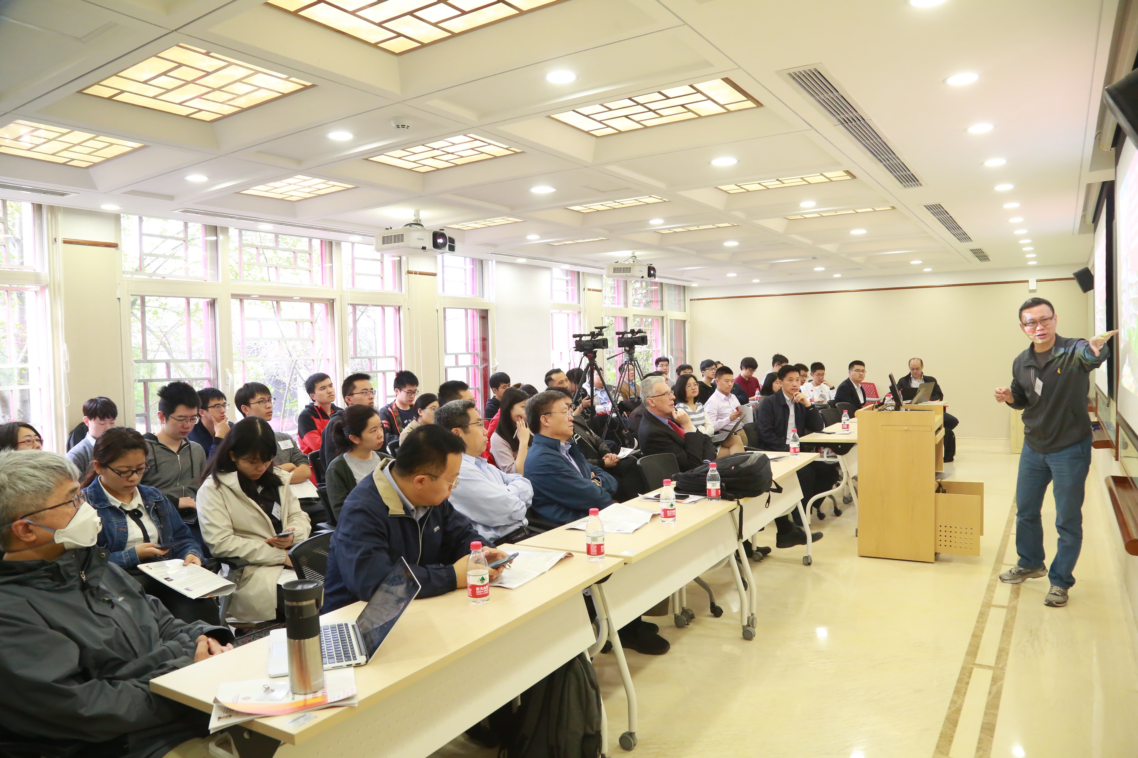 20180404BET伟德官方网站前沿计算研究中心第一届青年论坛成功举办03.JPG